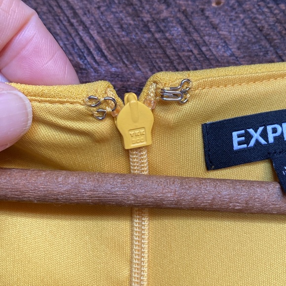 Express dress - Picture 3 of 5